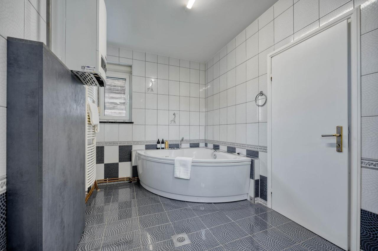 Astarea - Luxe Penthouse In Nature - Jacuzzi - Free Private Parking - Terrace & Balcony - Peace Zagreb Exterior foto